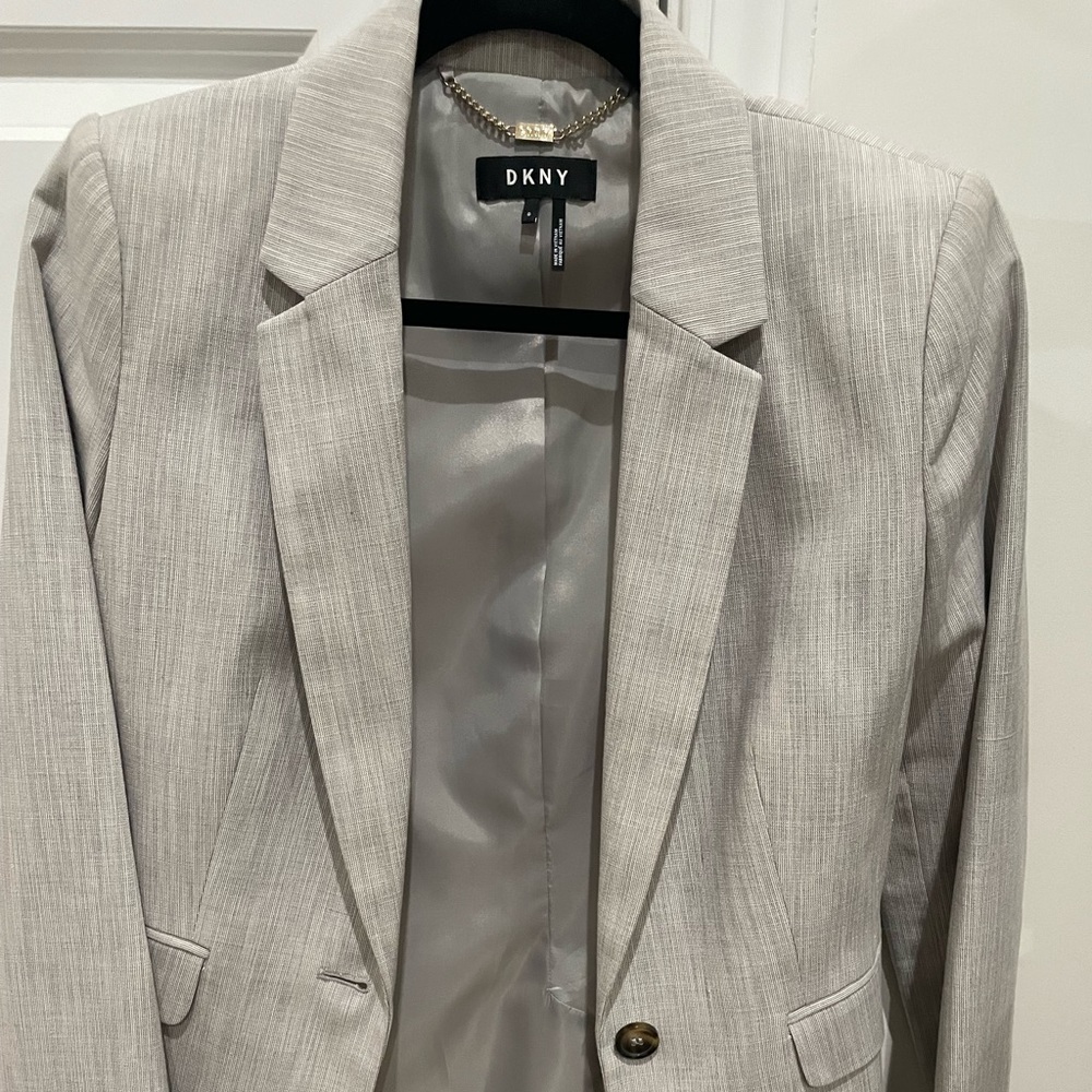 DKNY blazer ❤️